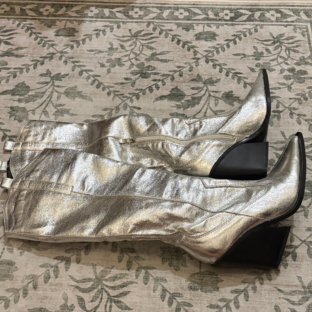 Pretty Little Thing Metallic Silver cowgirl boots - Picture 3 of 3